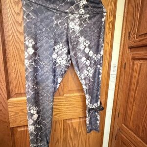 SHEIN Curve Abstract Print Leggings